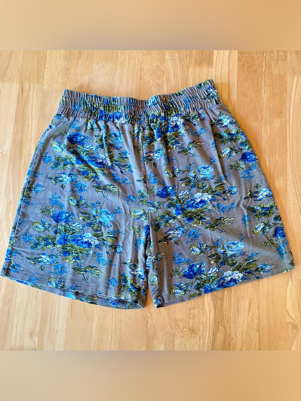 April Cornell Gray Floral Shorts Small